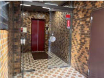 No.17819�̒��ݎ������G���g�����X�E�ݎ��ʐ^