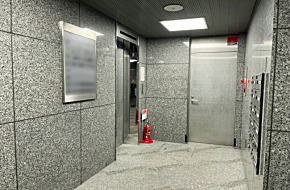 No.17823�̒��ݎ������G���g�����X�E�ݎ��ʐ^